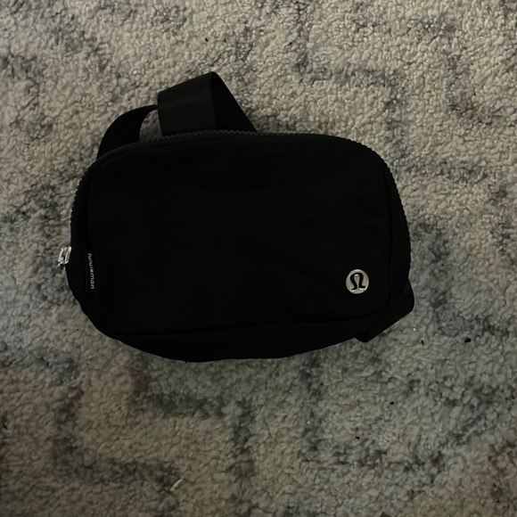 Lululemon belt bag NWT - Picture 1 of 3